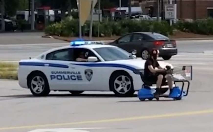 Walmartova mobilna kolica usporila policijsko vozilo u potjeri