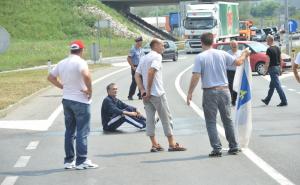 Okončan protest ratnih veterana na petlji Šićki Brod u Tuzli