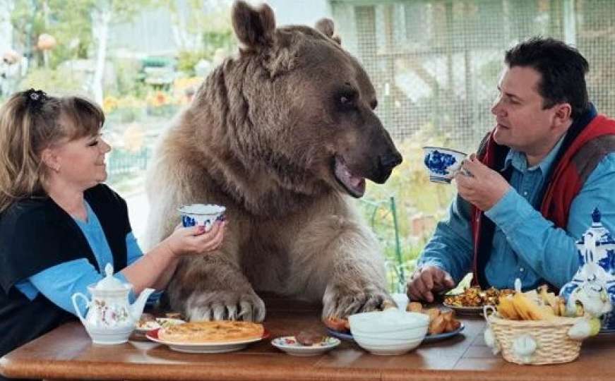 Ruski par već 25 godina živi s medvjedom: On je divan, pitom i miran