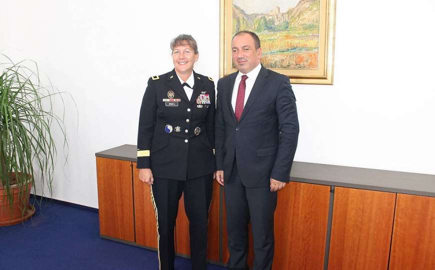Crnadak se sastao sa zapovjednicom NATO stožera u Sarajevu Marty J. Bissell