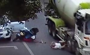 Nevjerovatno: Žena čudesno preživjela saobraćajnu nesreću