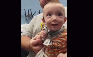Taj osmijeh...: Pogledajte reakciju bebe kad prvi put čuje mamin glas