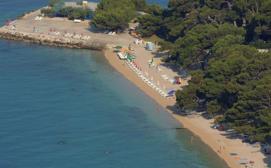 U Drveniku riješili pitanje rezervacije plaže peškirima, pojedinci ostali u šoku