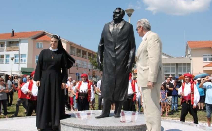 U Tomislavgradu svečano otkriven spomenik Franji Tuđmanu