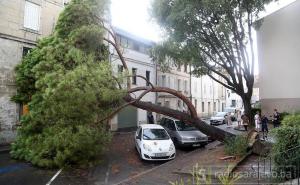  Poplave u južnoj Francuskoj uništile turističke objekte, evakuirano 1.600 ljudi