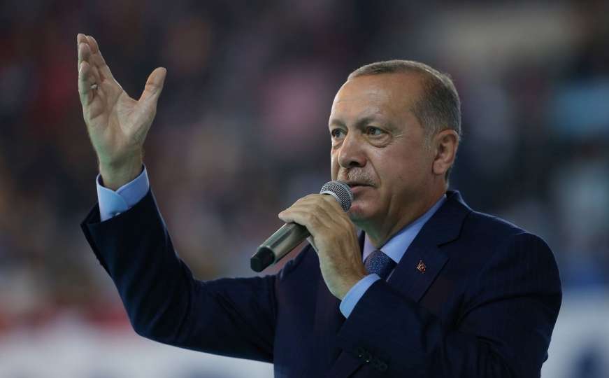 Erdogan: Polomiti ruke onima koji objavljuju ekonomski rat Turskoj