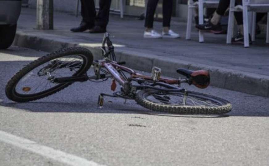 U saobraćajnoj nesreći teže povrijeđen 18-godišnji biciklista