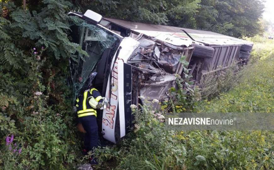 Težak udes kod Banje Luke: Autobus se prevrnuo, jedna osoba poginula