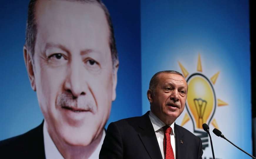Erdogan objavio bojkot elektronike iz SAD-a: "Nećemo iPhone već Samsung i Vestel"