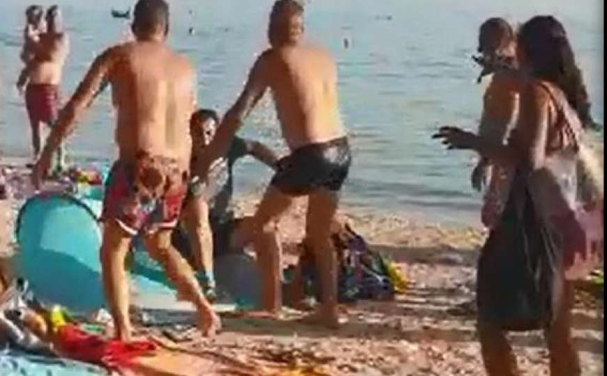 Djeca su vrištala: Na plaži na Pagu se potukli gosti i vlasnik kafića