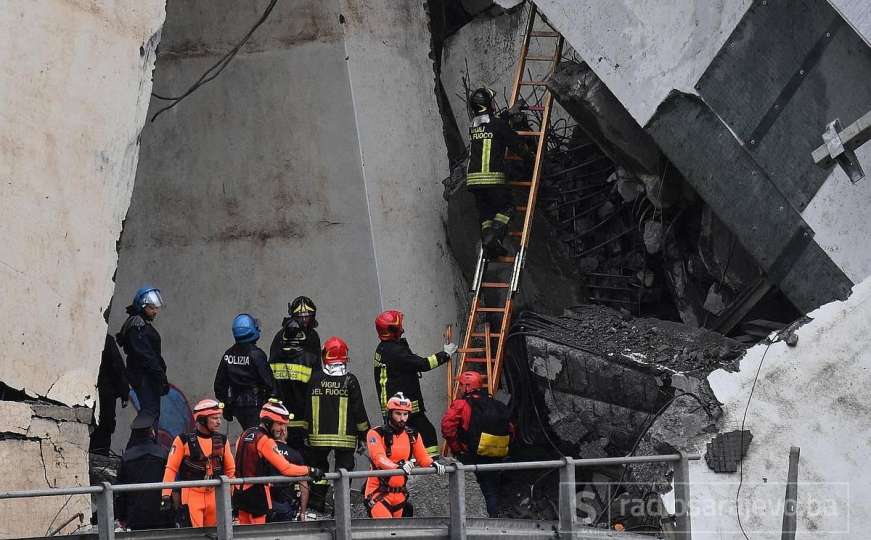 Objavljen dramatičan snimak spašavanja kod srušenog mosta u Genovi