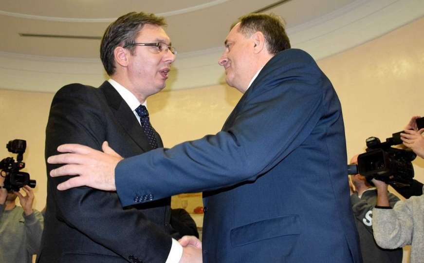 Vučić: Svako normalan bi potpisao svako Dodikovo slovo