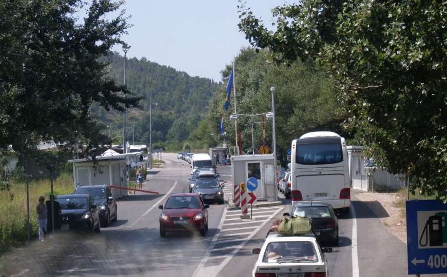 Duža zadržavanja na granicama Izačići, Bosanski Brod