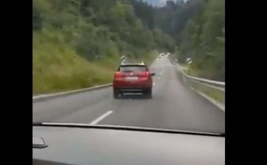 Užasan video: Kako vozači ugrožavaju sve ostale učesnike u saobraćaju