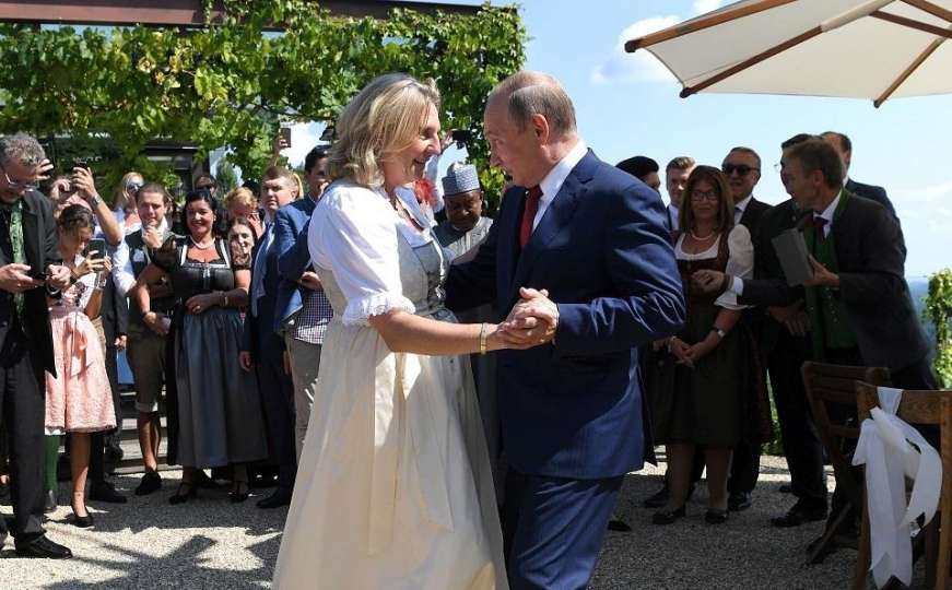 Udala se ministrica vanjskih poslova: Karin Kneissl zaplesala valcer s Putinom