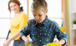 Griješimo iz generacije u generaciju: Kćerke obavljaju više kućanskih poslova