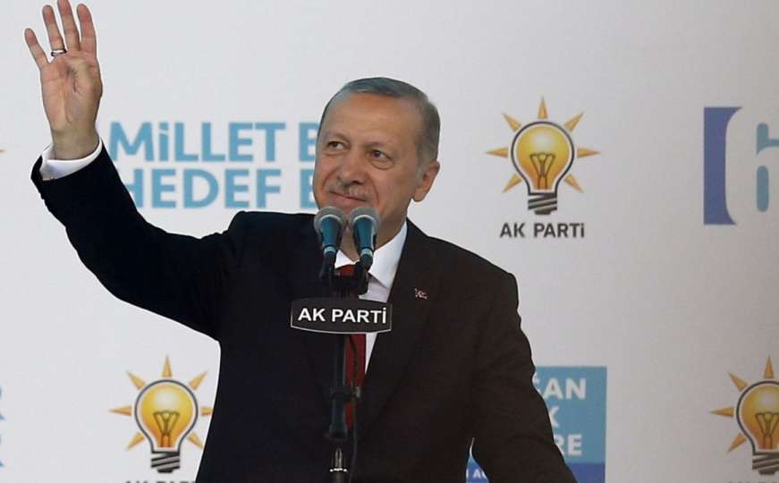 1.381 glasač: Erdogan jednoglasno izabran za predsjednika stranke