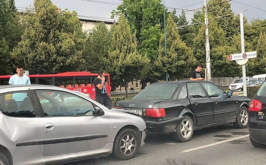 Lančani sudar u Sarajevu, učestvovalo pet automobila