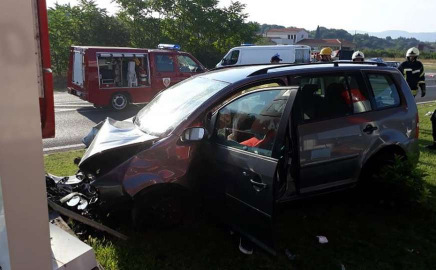 Nakon saobraćajne nesreće kod Mostara preminula žena iz Sarajeva