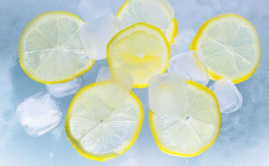 Ovo su štetne posljedice ispijanja vode s limunom