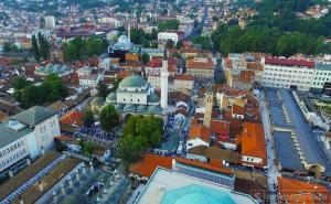 "Nek mirišu avlije, nek se svako raduje..."