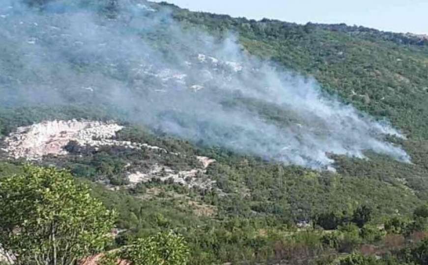 ​Požari u Hercegovini: Vatrena linija u Ravnom duga pet kilometara