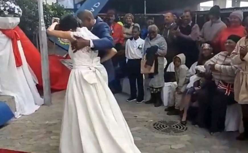 Beskućnici se nakon 30 godina ljubavi vjenčali pod mostom, gdje su se i upoznali