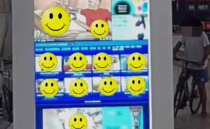 Hakirali turistički info panel: Pustili gay porniće u Novalji