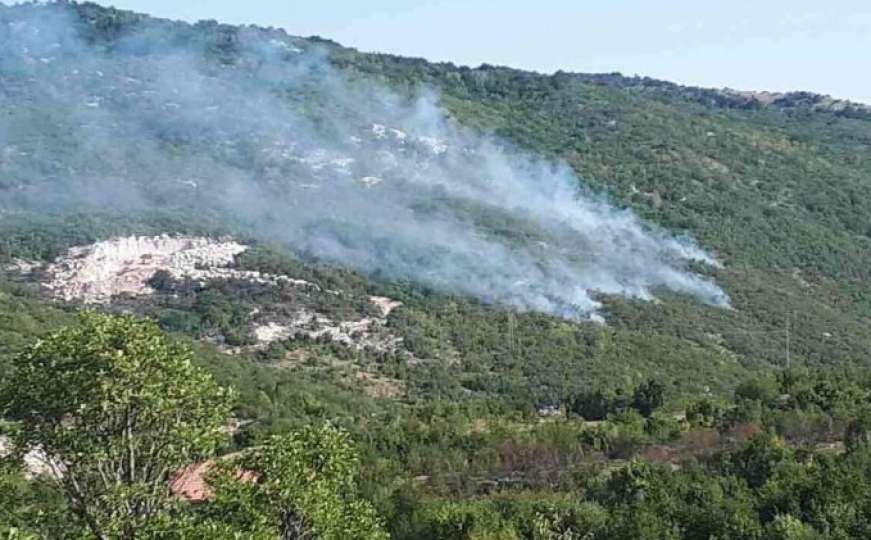 Požar i dalje aktivan u Ivanjici: Nepristupačan i miniran teren