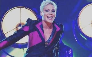 Pink prekinula koncert da utješi djevojčicu publici kojoj je preminula mama