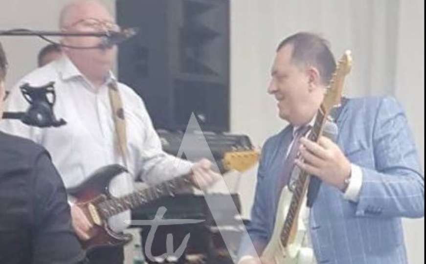 Miloradu Dodiku muzika nije strana: Zasvirao na električnoj gitari