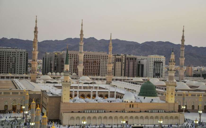 Pred povratak kućama: Hadžije u Medini posjećuju Poslanikovu džamiju i mezar
