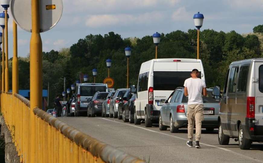 Pojačan intenzitet saobraćaja na graničnim prijelazima, posebno prema Hrvatskoj