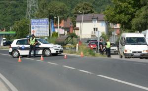 Jedna osoba povrijeđena u sudaru tri vozila kod Doboja