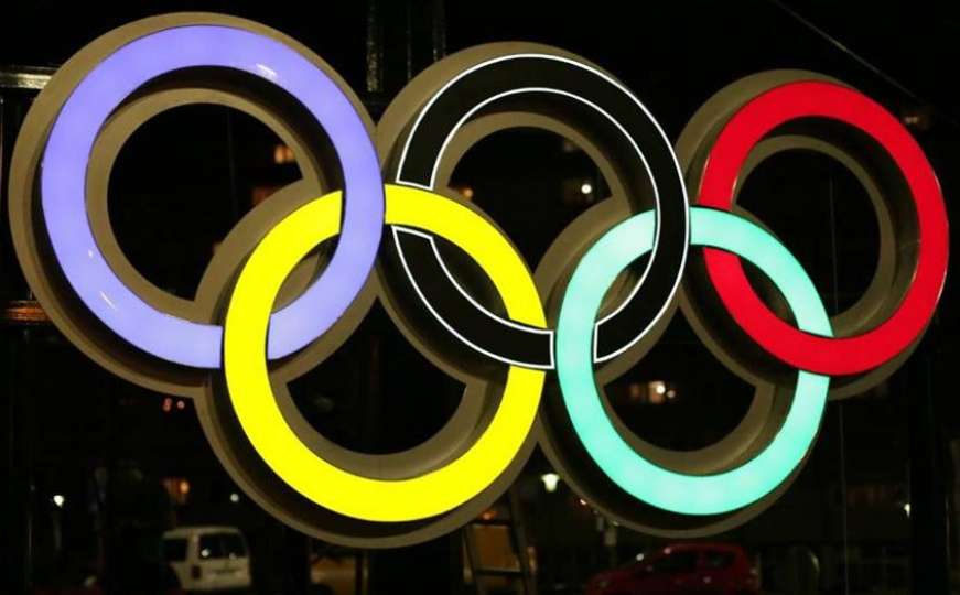 Postavljeni olimpijski prstenovi na kružnom toku na Dobrinji
