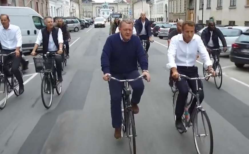 Premijer Danske dovezao se na biciklu kako bi dočekao Emmanuela Macrona