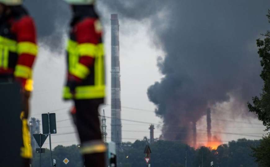 Eksplozija u rafineriji: 1.800 ljudi evakuirano zbog opasnosti od trovanja dimom