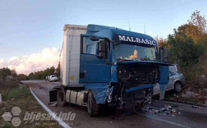 Sudar kamiona i putničkog auta na putu Buna-Stolac: Povrijeđeno više osoba