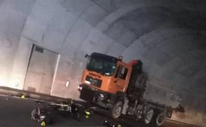 Težak sudar u tunelu kod Jajca: Preminuo motociklista
