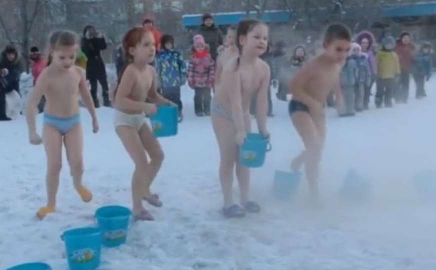 Djeca na Sibiru se kupaju ledenom vodom da bi bila zdravija