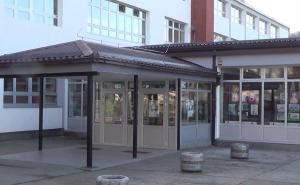 Brčko: Učenik sedmog razreda skočio kroz prozor škole