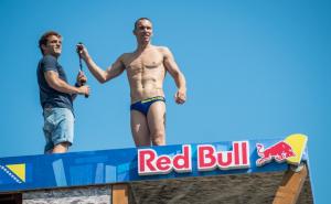 Red bull cliff diving: Postavljena platforma, skakači obavili prvi trening