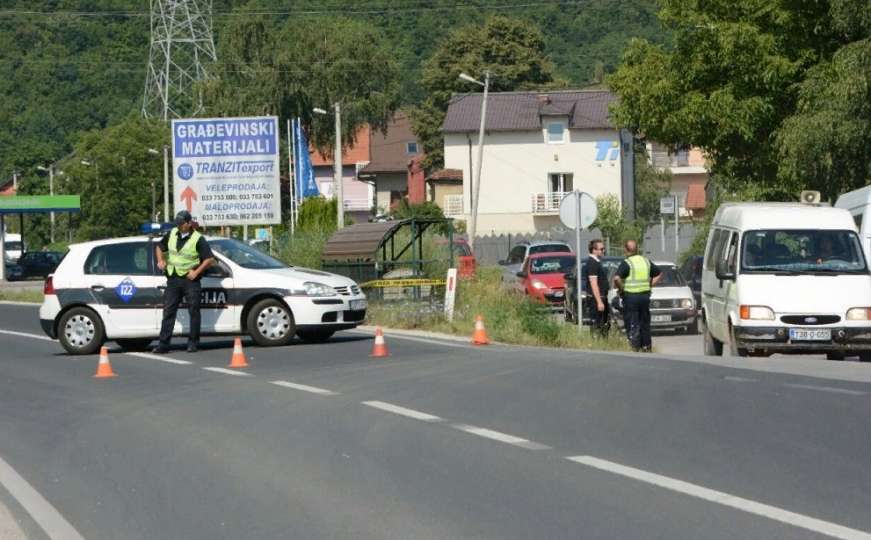 Nesreća kod Trnova: Težak sudar tri vozila, saobraćaj na putu M-18 obustavljen