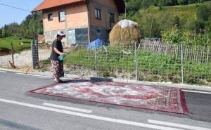 Dobro da je isprekidana linija na putu