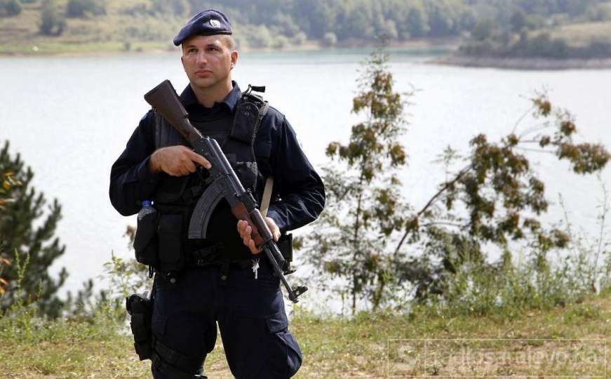 Kosovska policija nije dala Vučiću da prođe do Banja, on mještane zvao telefonom