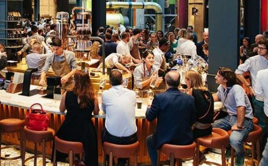 Milano: Otvoren najljepši Starbucks, na kafu se čeka skoro dva sata