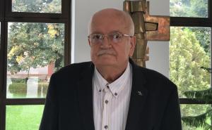 Nacionalne stranke u bogomoljama oholo potiskuju i samog Boga!