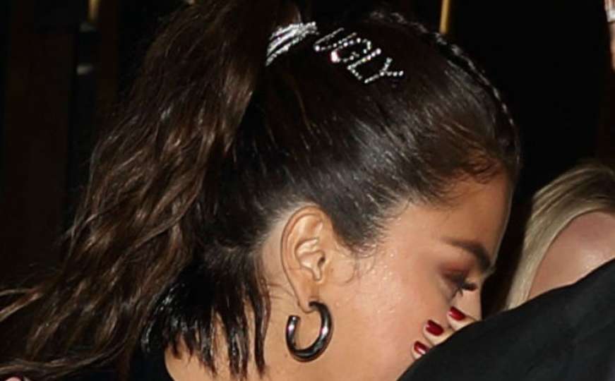 Selena Gomez dizajneru koji ju je nazvao ružnom posvetila frizuru