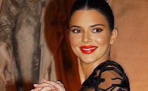 Kendall Jenner previše pokazala u prozirnoj haljini