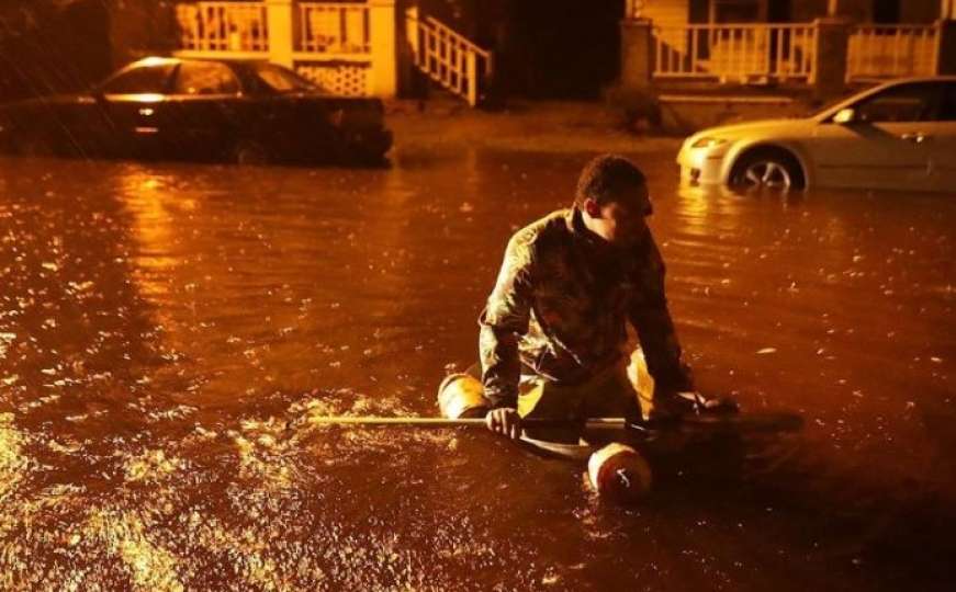Uragan Florence uništava obalu SAD-a, moguća pojava i tornada